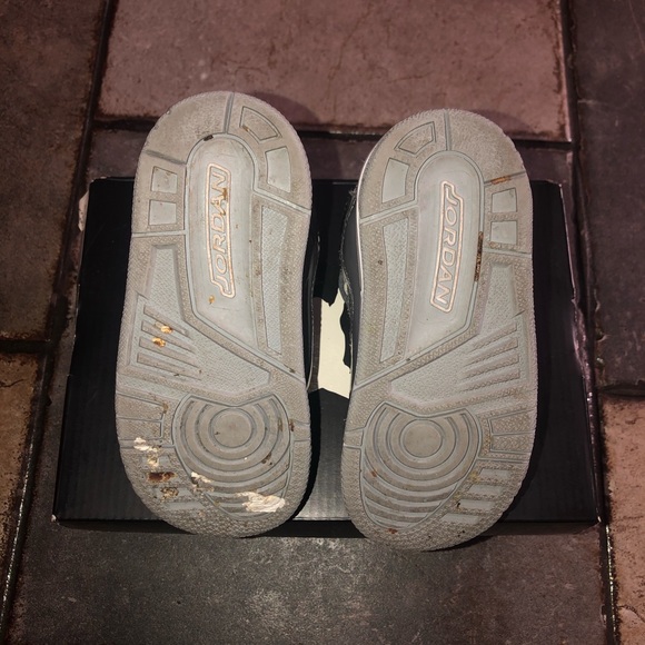 Kids Jordan’s - 7c - Picture 2 of 2